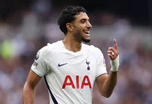 عمر مرموش لاعب توتنام خلال مباراة نيوكاسل في الدوري الإنجليزي