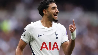 عمر مرموش لاعب توتنام خلال مباراة نيوكاسل في الدوري الإنجليزي