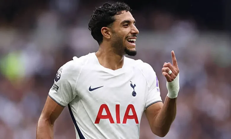 عمر مرموش لاعب توتنام خلال مباراة نيوكاسل في الدوري الإنجليزي